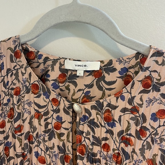 VINCE Printed Pleat pomegranate dress. Size Large. - Picture 6 of 9